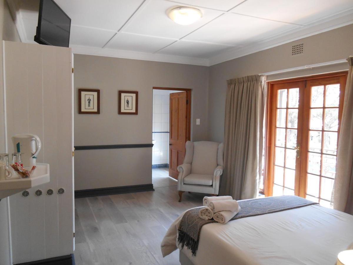 Oakwood Lodge Bloemfontein Dış mekan fotoğraf A room at the hospital