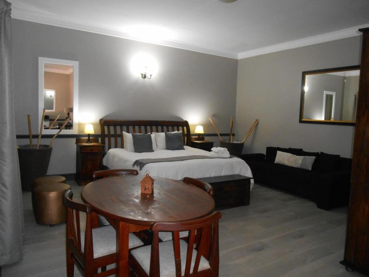 Oakwood Lodge Bloemfontein Dış mekan fotoğraf A bedroom in a hotel