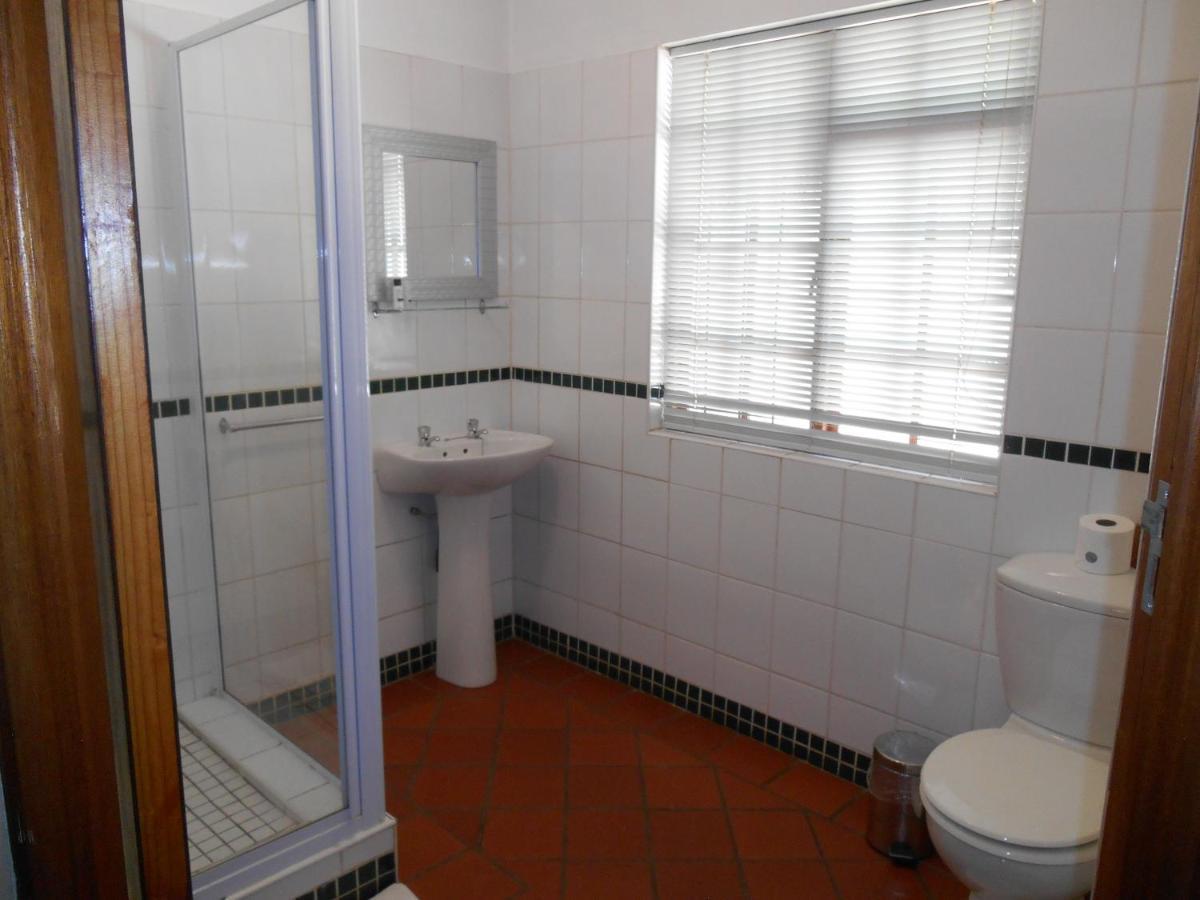 Oakwood Lodge Bloemfontein Dış mekan fotoğraf Bathroom