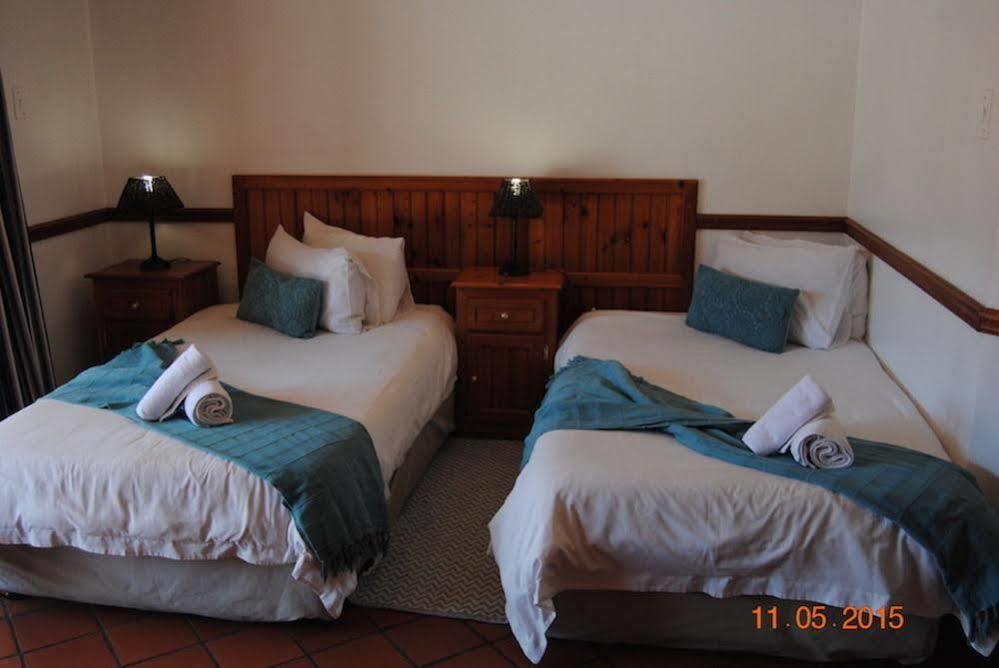Oakwood Lodge Bloemfontein Dış mekan fotoğraf A bedroom at the Protea Hotel, Port Elizabeth