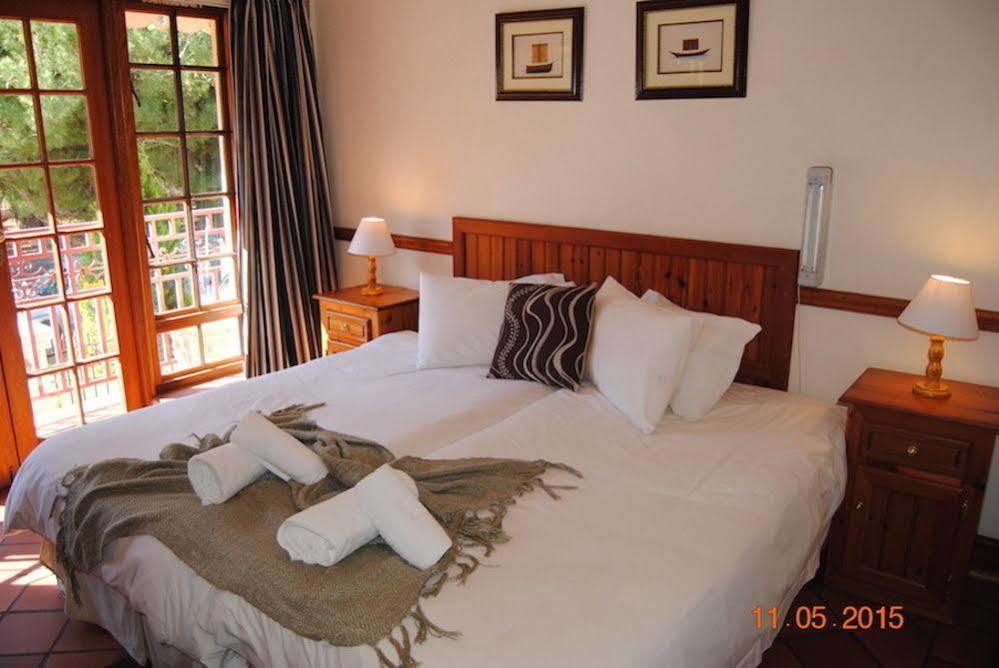 Oakwood Lodge Bloemfontein Dış mekan fotoğraf A bedroom at the hotel