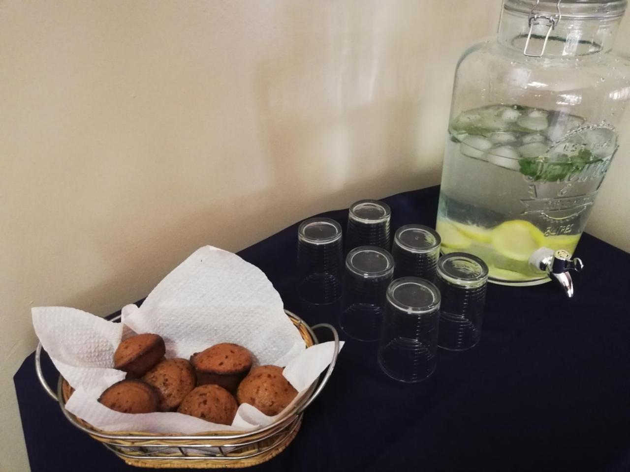 Oakwood Lodge Bloemfontein Dış mekan fotoğraf A water dispenser with lemon and mint